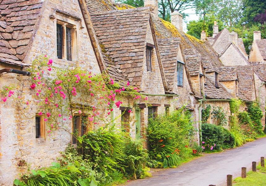 【世界のかわいい家#2】ウィリアム・モリスが称賛した「イギリスで最も美しい村」